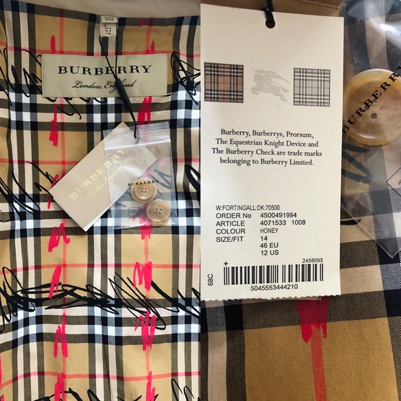 Burberry - Exaggerated Collar Trench Coat in Honey - Picture 13 of 15